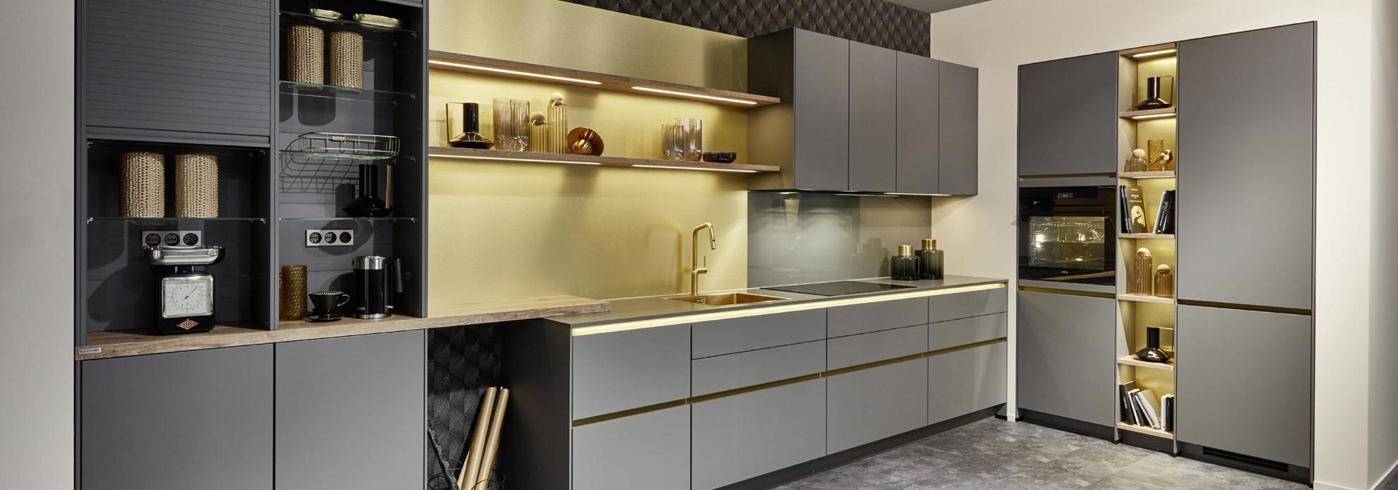 02_11_31069_22_Touch_334_M